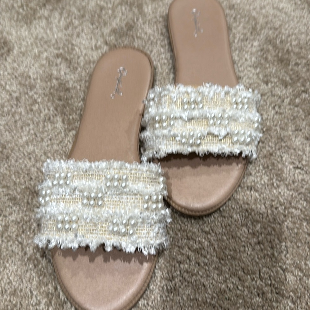 Pearl sandals